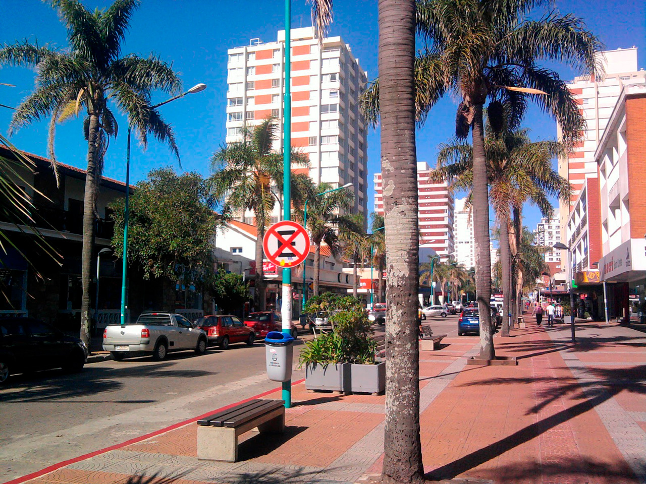 Um pedaço da Avenida Gorlero em Punta del Este