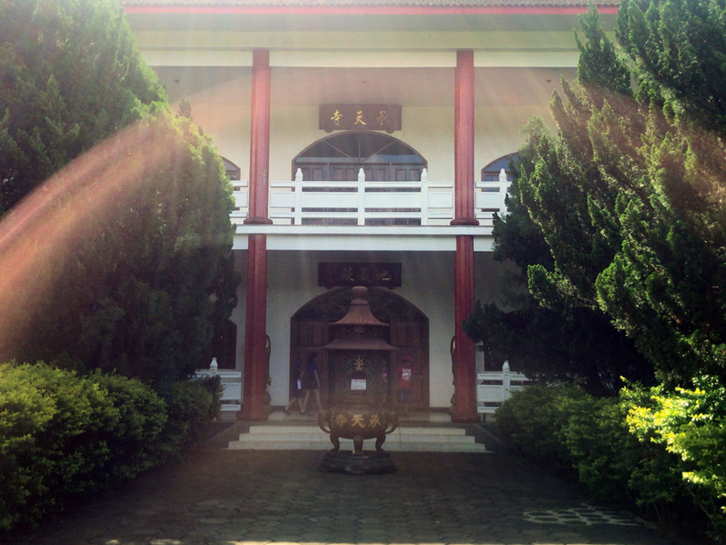 Templo como salão principal e casa do mestre budista